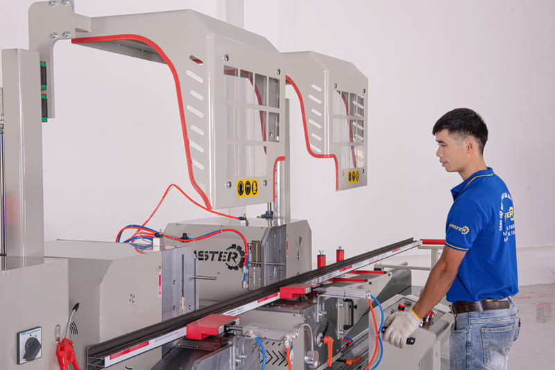 6-May-cat-nhom-2-dau-mam-xoay-F88-180121-21 Máy cắt nhôm 2 đầu F88 6