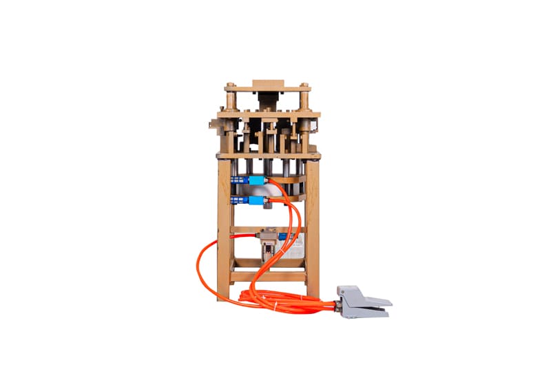 May-dot-dap-hoi-he-Viet-Phap-he-55-vat-canh-14-dao-180121-1 Máy đột dập nhôm Việt pháp, hệ 55 vát cạnh – 14 dao hơi