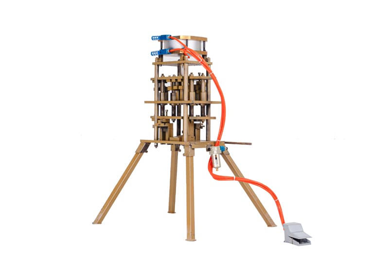 May-dot-dap-hoi-he-Xingfa-cua-lun-93-11-dao-180121-2 Máy đột dập nhôm Xingfa cửa lùa 93 – 11 dao hơi1