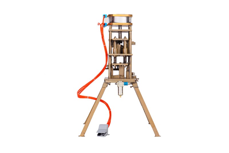 May-dot-dap-hoi-he-Xingfa-cua-lun-93-11-dao-180121-3 Máy đột dập nhôm Xingfa cửa lùa 93 – 11 dao hơi2