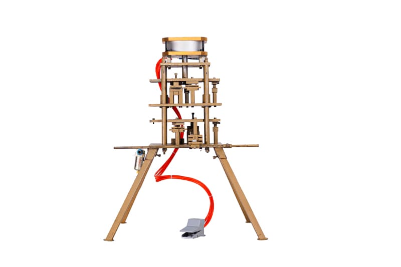 May-dot-dap-hoi-he-Xingfa-cua-lun-93-11-dao-180121-4 Máy đột dập nhôm Xingfa cửa lùa 93 – 11 dao hơi3